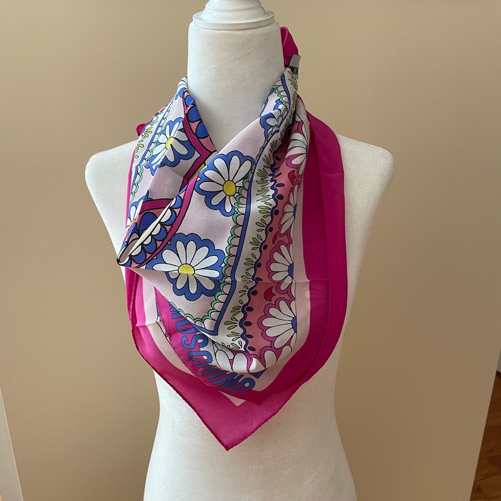 Made In Italy Silk Bear And Flowers Scarf from MOSCHINO - Picture 2 of 7